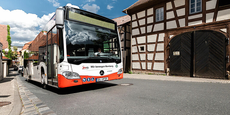 Bus in der Altstadt in Bamberg