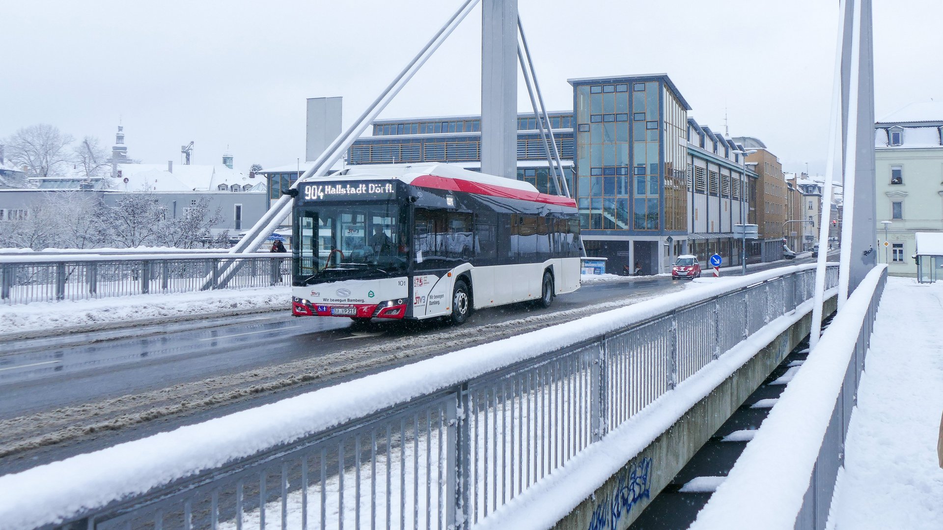 Bus im Schnee über Luitpoldbrücke Bus im Schnee über Luitpoldbrücke