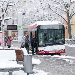 Bus im Schnee am ZOB