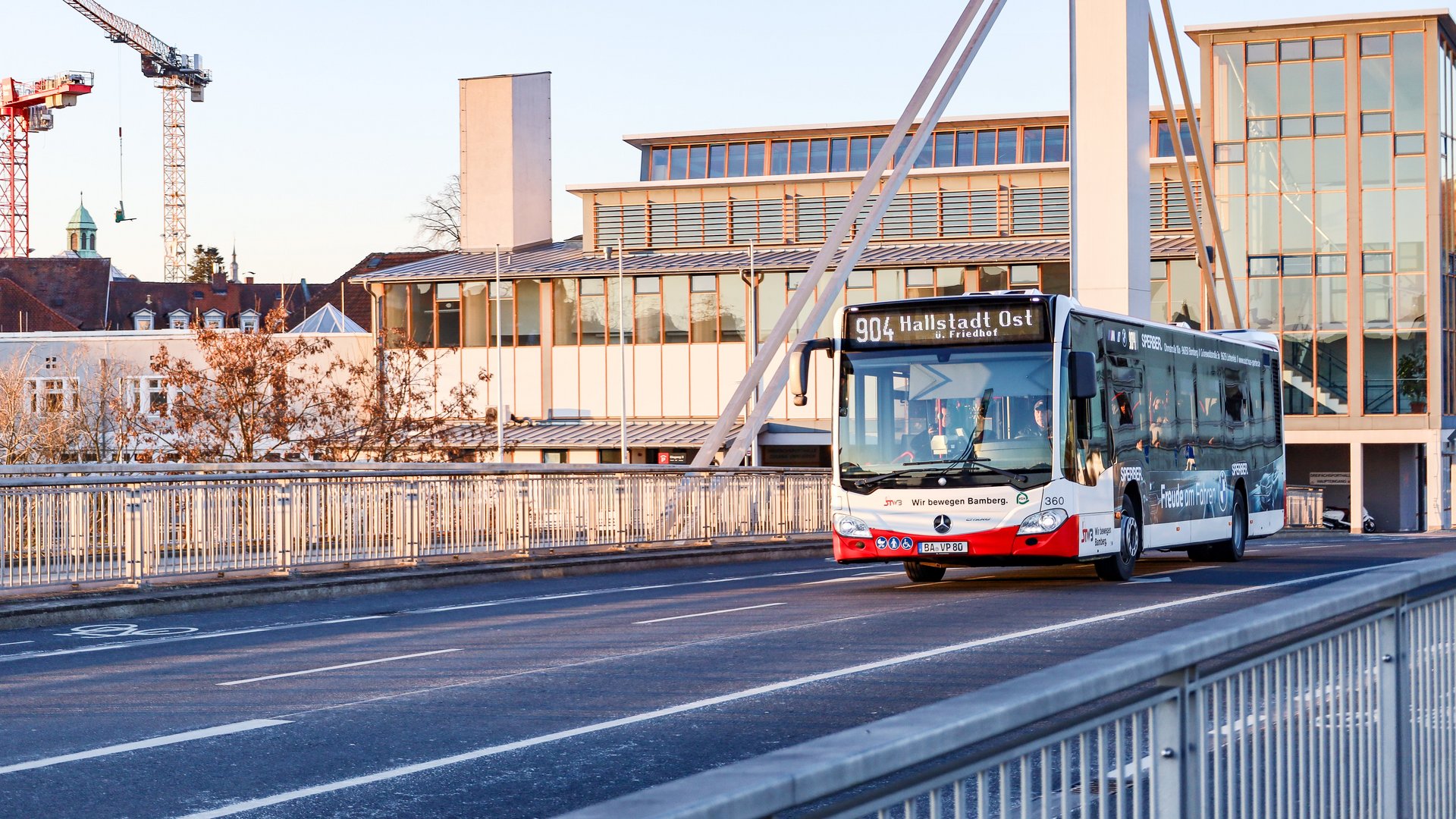 Bus auf Brücke